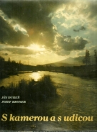 Ján Dubeň-S kamerou a s udicou